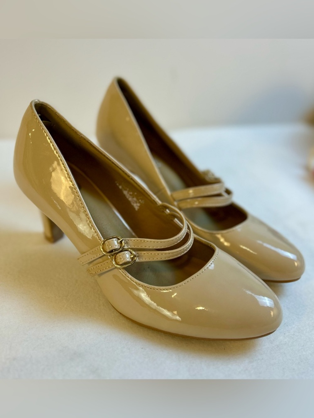 Beige Patent Riverberry Mila Women’s 7.5 Mid Heel Mary Jane Pump
